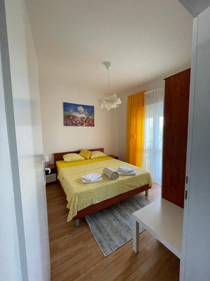 Apartmani Fulir Vrsi Exterior foto